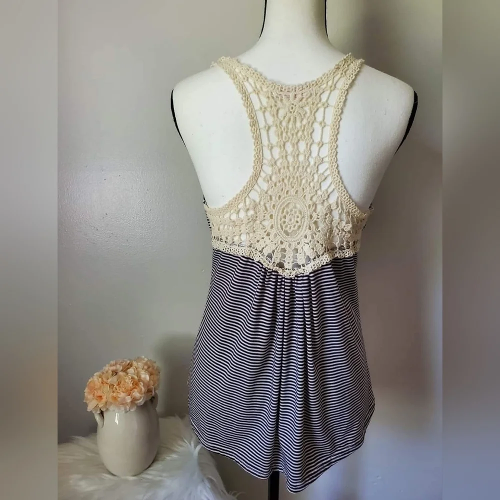 Ge Rui Si Tank Top - Picture 3 of 5